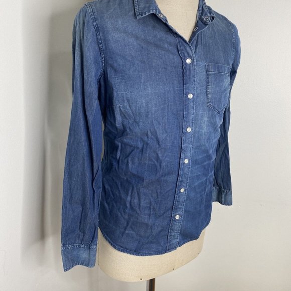 Chico's Denim Shirt Womens 1 S Chambray Blue Pearl Snap Front Long Sleeve - Picture 3 of 6